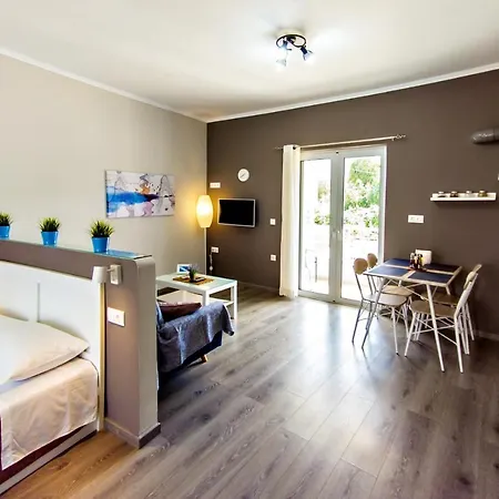 Maria'S Modern Studio 5Min From Beach Суда Экстерьер фото